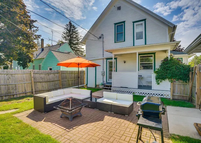 3 Mi To Road America: Spacious Elkhart Lake Home!