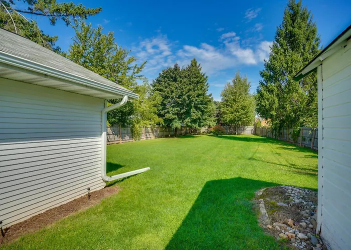 3 Mi To Road America: Spacious Elkhart Lake Home!