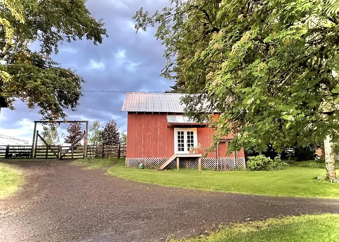 Romantic Cottage For Couples Getaway Near Portland | Oregon Rentals