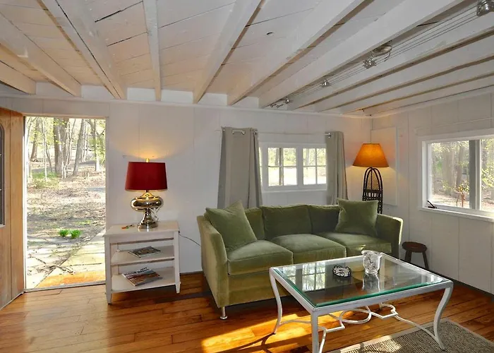 Idyllic Getaway Cottage In The Woods Near Woodstock, New York