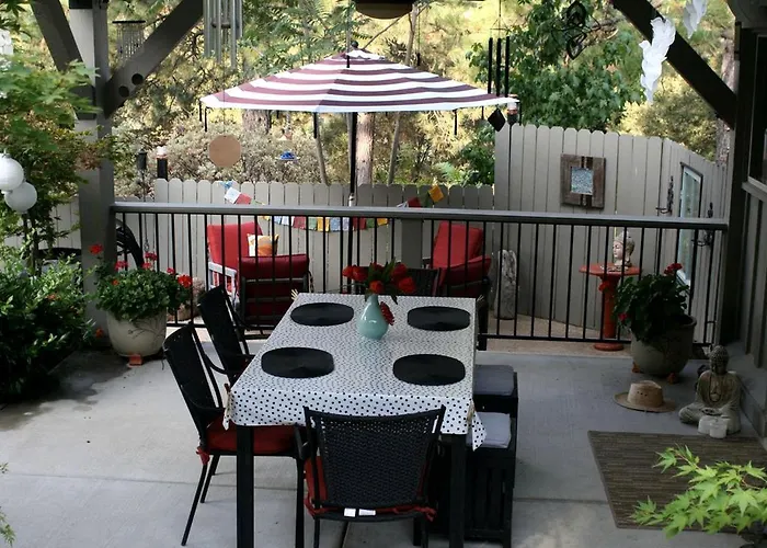 Stylish Art Deco Vacation Rental In Sierra Foothills, California