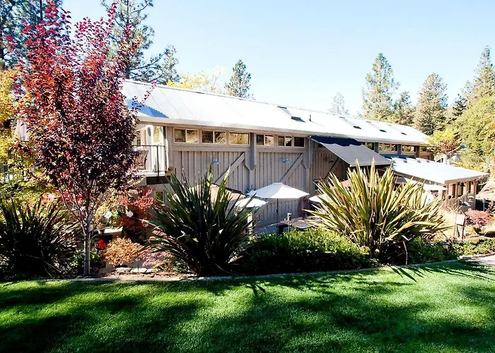 Stylish Art Deco Vacation Rental In Sierra Foothills, California
