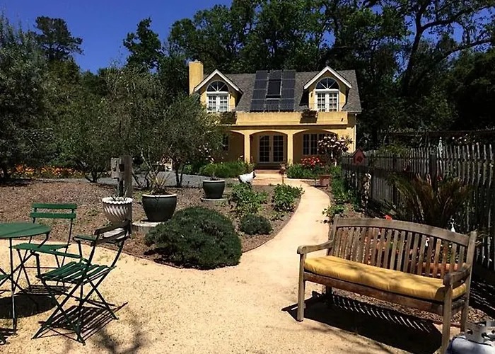 Romantic Getaway Cabin With A Pool And A Hot Tub In The Heart Of Sonoma, California