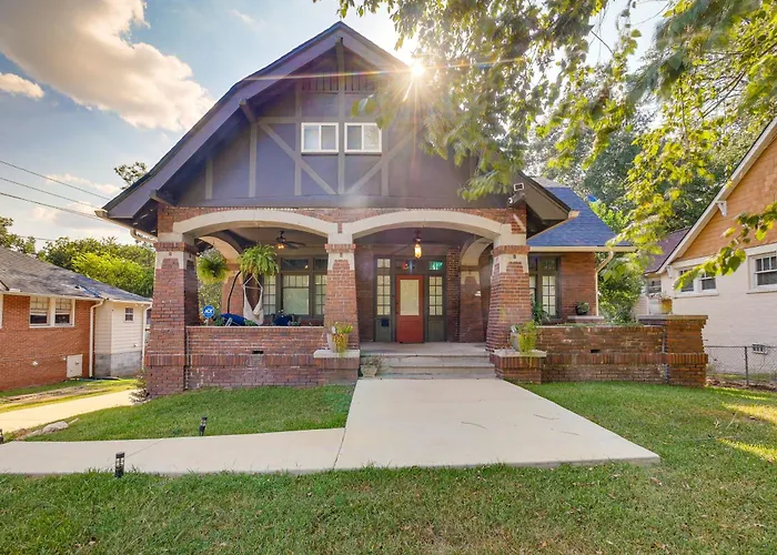 1 Mi To Dtwn: Welcoming Macon Home W/ Yard