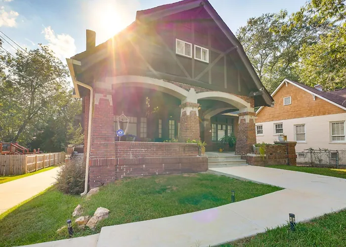 1 Mi To Dtwn: Welcoming Macon Home W/ Yard