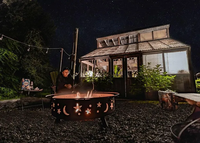 Romantic Cottage For Couples Getaway Near Portland | Oregon Rentals