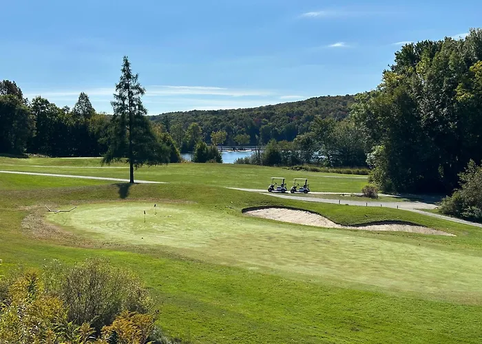 Muskoka Hutt