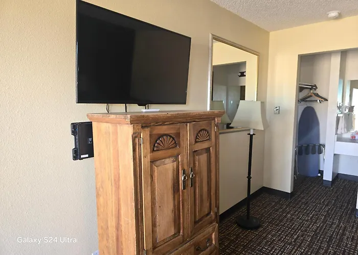 Econo Lodge Eagle Nest