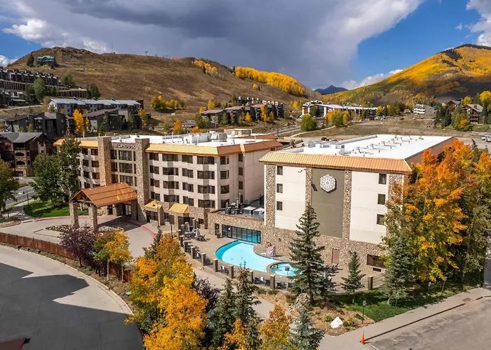 Larger 1 Bedroom With Pool Hot Tub Ski In-Out