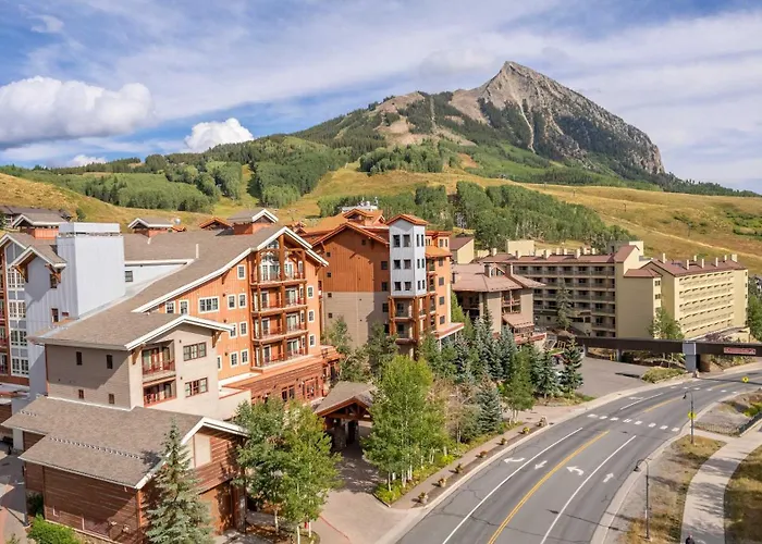 Beautiful 1 Bedroom With Full Mountain Views