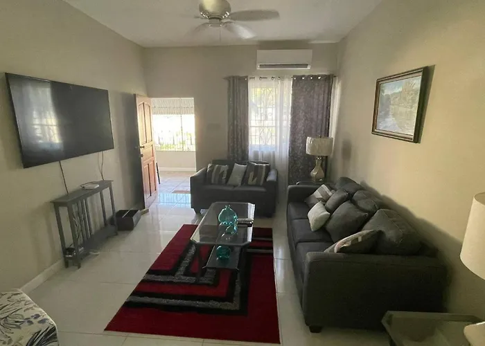 Centrally Located Modern Cottage In Liguanea