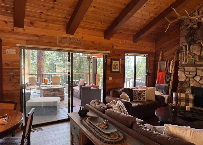 Luxury Lake Almanor Cabin Covered Deck & Views