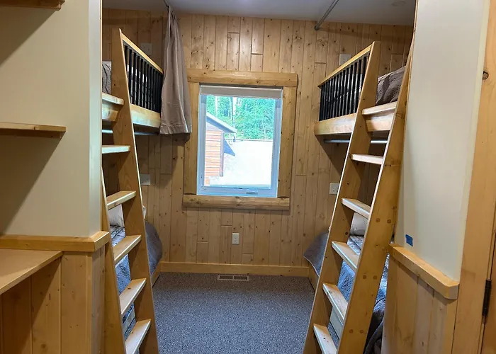 The Canopy At Pine Cone Lodge