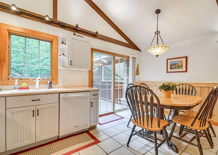 Walk To Water: Outdoor Gem W/ Bunkhouse In Madison