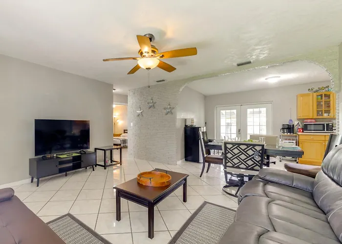 Fenced-In Yard: Home 3 Mi To Hard Rock Stadium!