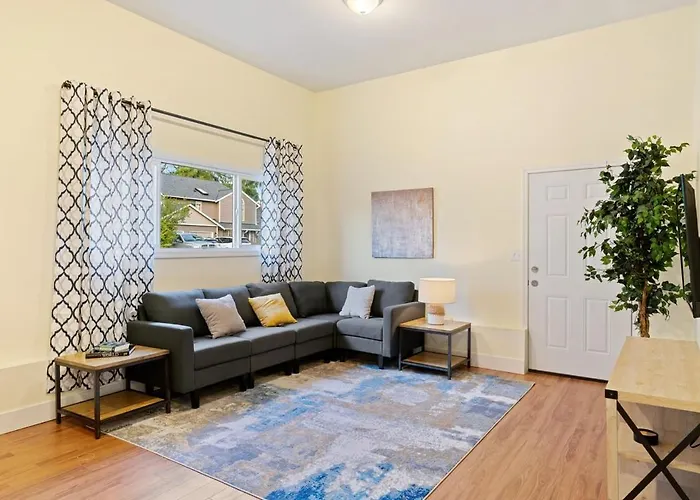 Ideal Getaway Near Lake Washington & Seattle