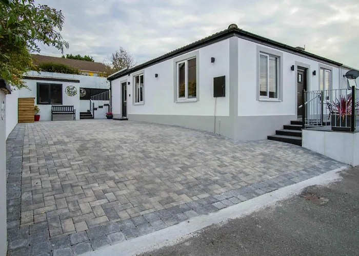 Wiston Street - 2 Bedroom Holiday Home - Pembroke