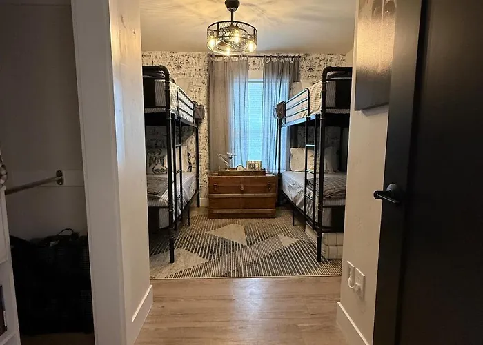 Townhouse In Prime Location!