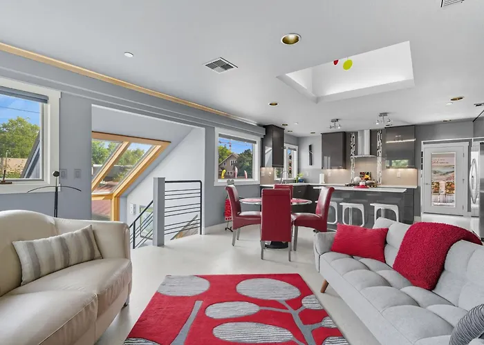 Modern Upper Level Duplex Dt Vancouver