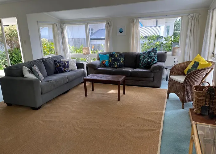 Gisborne, 3 Bedroom House, Beachfront, Wainui Beach