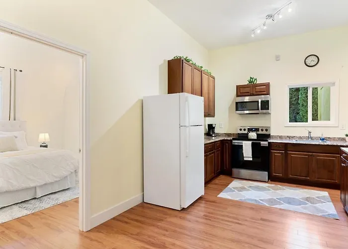 Ideal Getaway Near Lake Washington & Seattle