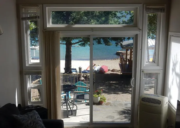 Beach Front Cabin Near Nelson, Bc