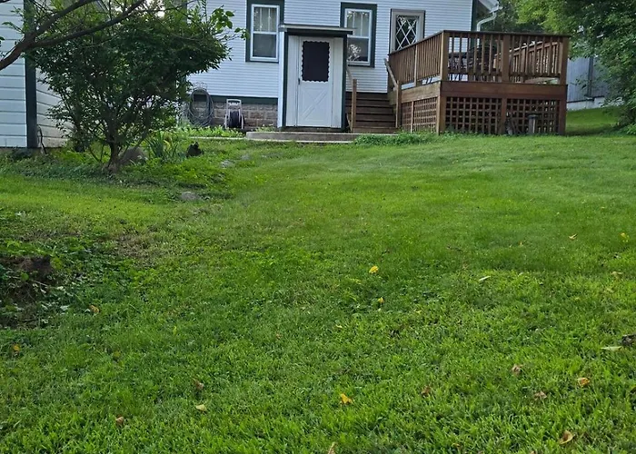 Elena'S Lake Cottage - A Cozy Lake Getaway