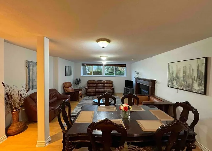 Adorable, 2 Bedrooms In West Vancouver