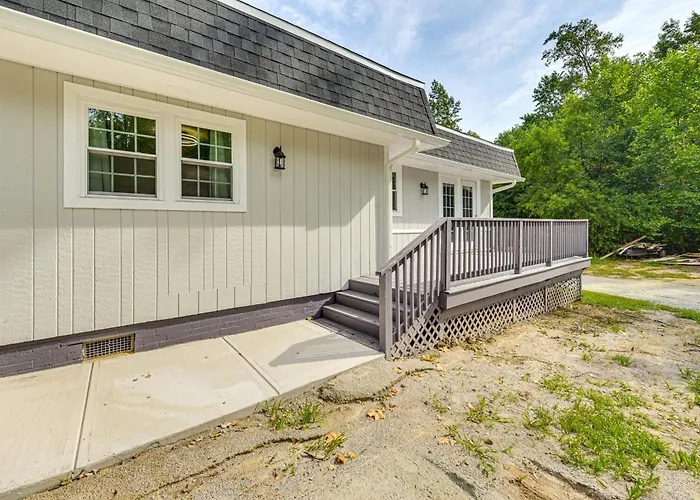 Private Deck & Yard: Home 3 Mi To Dtwn Sanford!