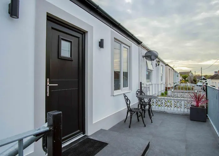 Wiston Street - 2 Bedroom Holiday Home - Pembroke