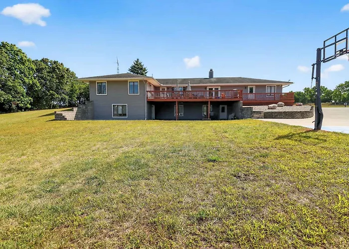 Grass Lake Retreat With Game Room & Fire Pit