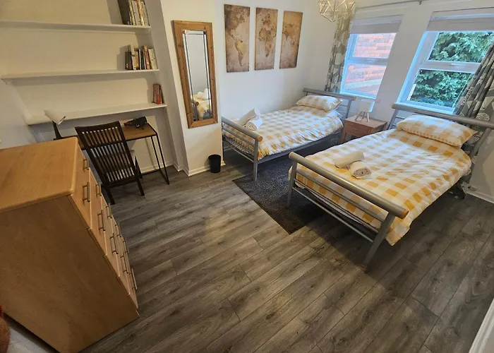 Stylish Home In Trendy Area Close To City Centre, With Parking