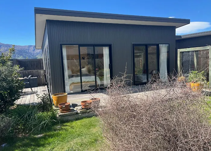 Lake Hawea Little Maude Snug