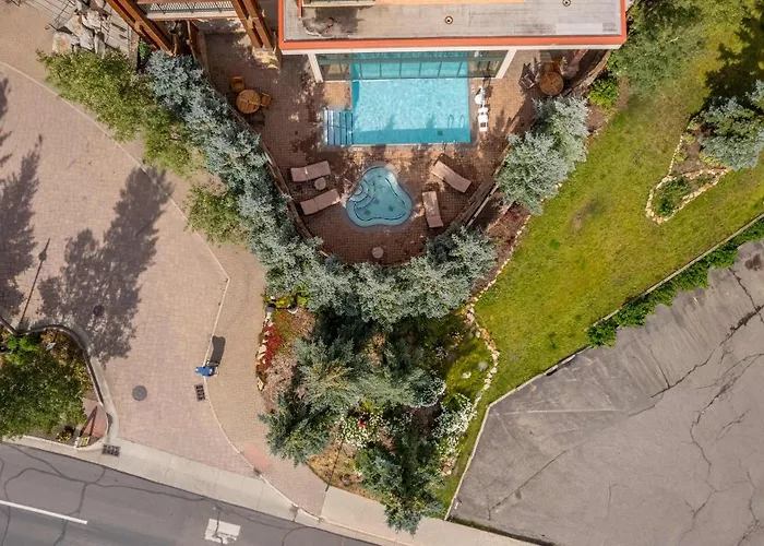 Beautiful 1 Bedroom With Full Mountain Views
