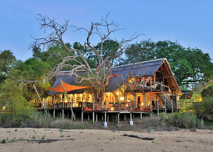 Rhino Post Safari Lodge