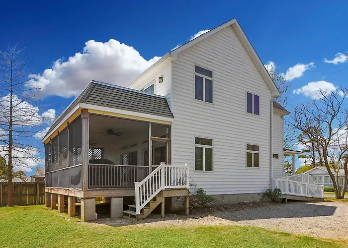 Herbie'S Hideaway | Luxury Water Views, Dock Access & Screened Porch Near Memorial Park