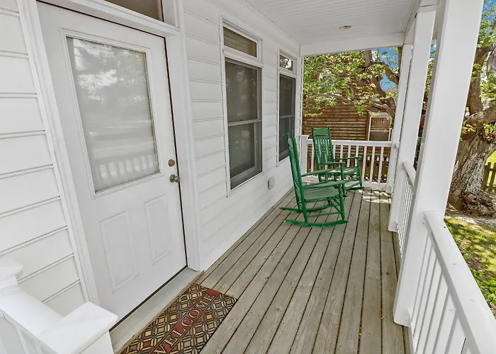 Herbie'S Hideaway | Luxury Water Views, Dock Access & Screened Porch Near Memorial Park