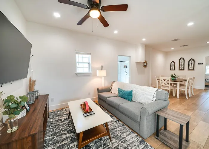 Legacy Ranch Escape: Game Room & Lake Access