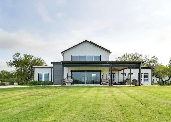 Lakefront Texas Home On Legacy Ranch