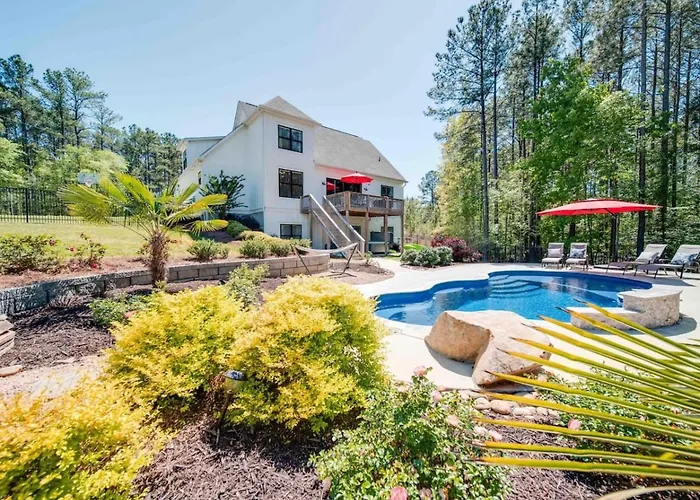 5Br Farmhouse Lake Retreat Pool Hot Tub Theater