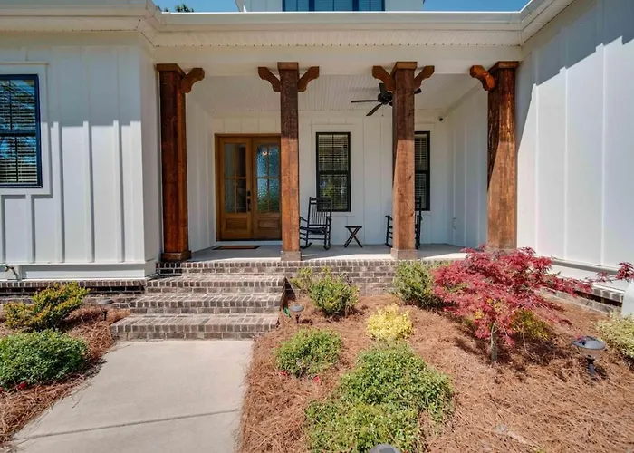 5Br Farmhouse Lake Retreat Pool Hot Tub Theater