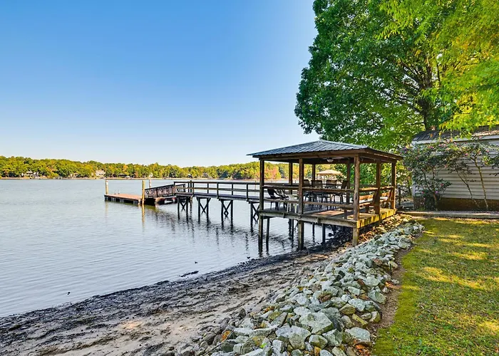 Private Dock & Beach! Lake Norman Cottage Hideaway