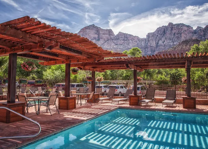 Cable Mountain Lodge