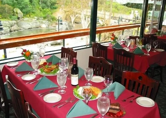The Gateway Restaurant & Lodge