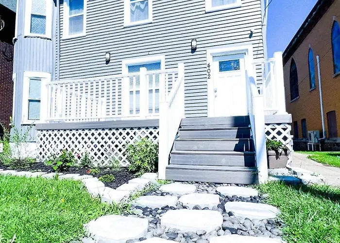 Group Friendly 6Br Near Aquarium & Niagara Falls