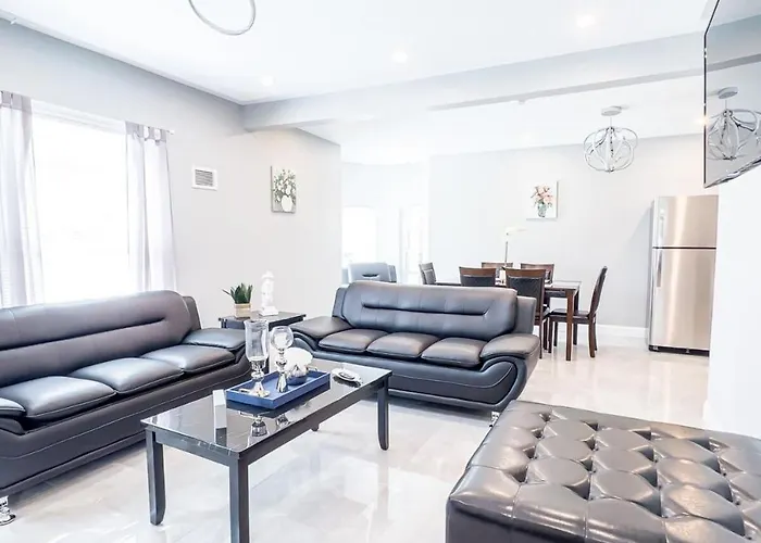 Group Friendly 6Br Near Aquarium & Niagara Falls