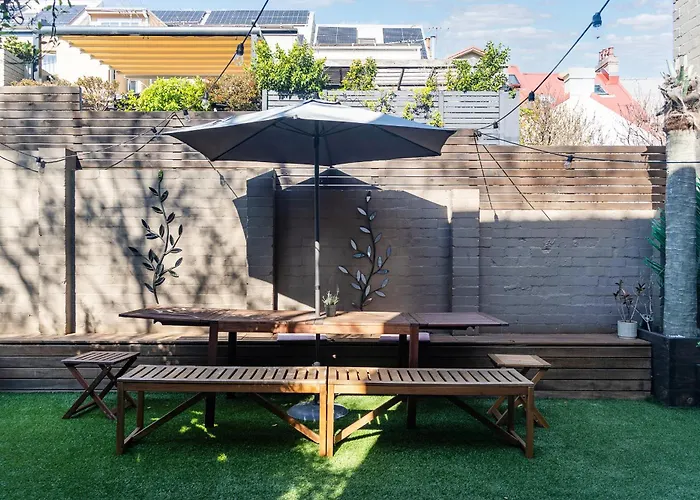 Luxury Retreat Home - 4Bed House W/Parking - Mins From Cbd