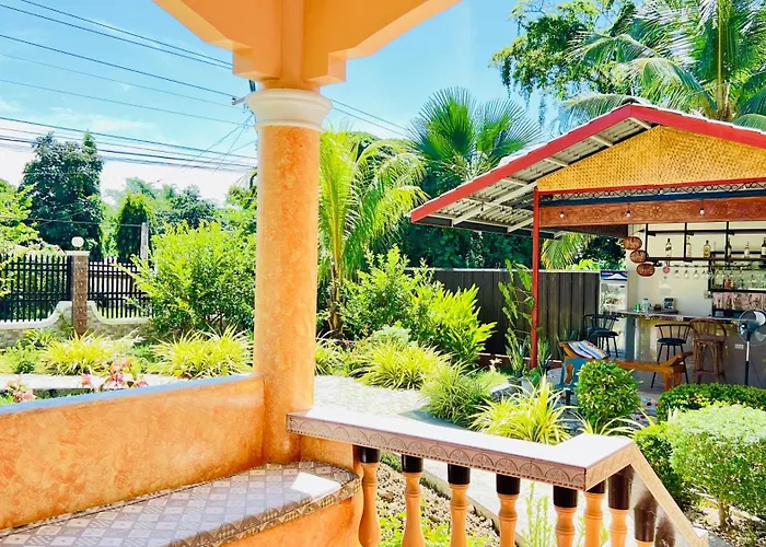 Chateau La Princesa With Cozy Garden & Bar
