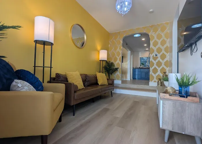 Modern Cottage Near Many Conveniences