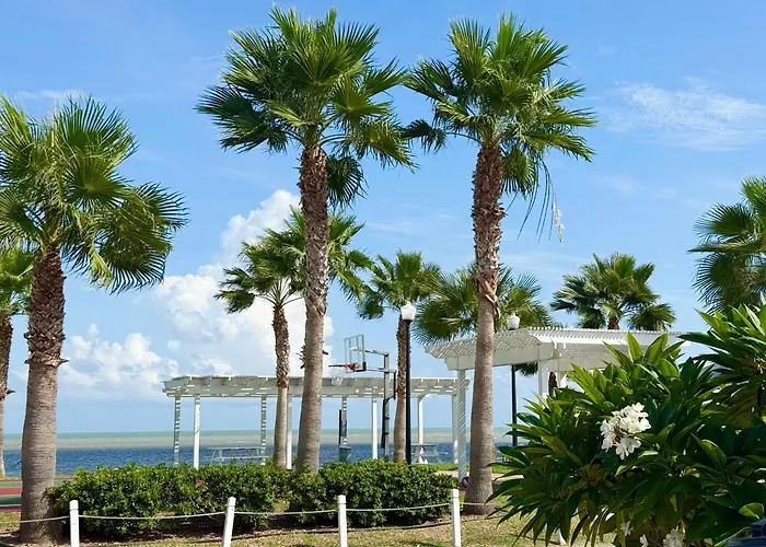 Bayfront Cottage- Pool - Hot Tub - Close To Beach